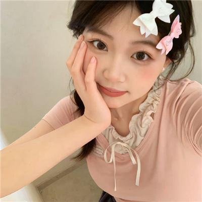 她对星星歌唱
